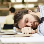 Sunʼiy intellekt tufayli ommaviy ishdan bo‘shatishlar iqtisodiyotni “jarlik”ka qulatadi – tadqiqot